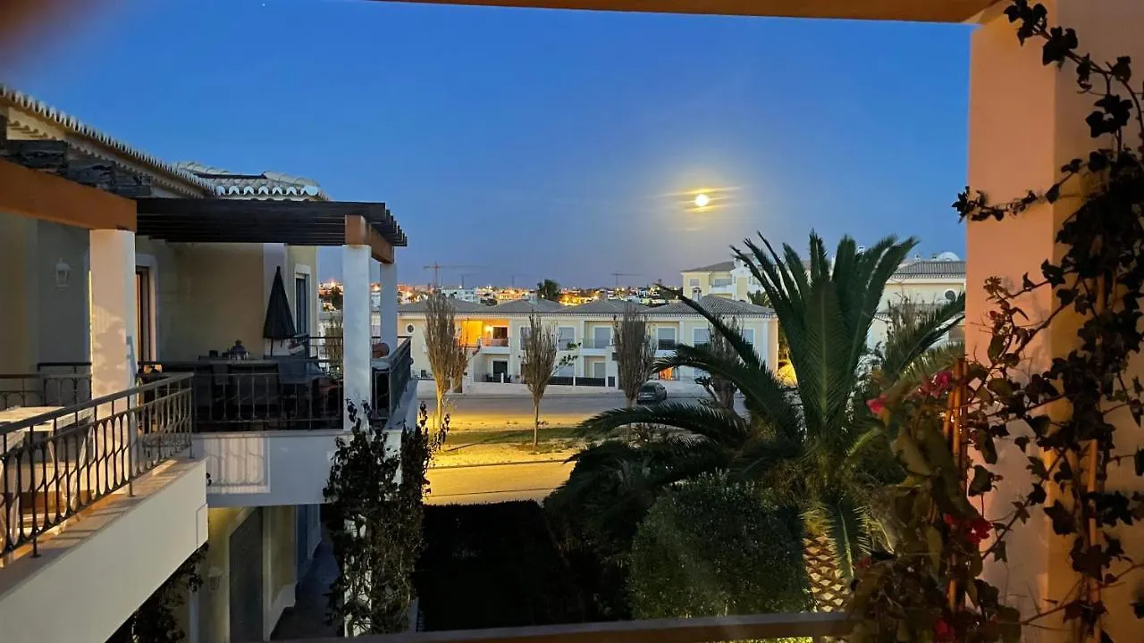 Amazing 2 Bedroom Apartment Near Beach With Pool Lagos